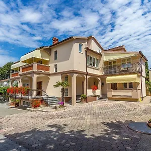apartments-nevija-medulin.pula-hotels.org/